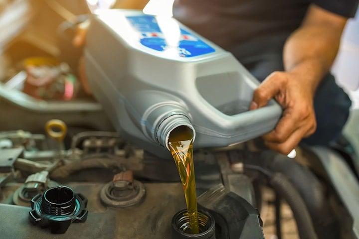 Olje tappes fra motor